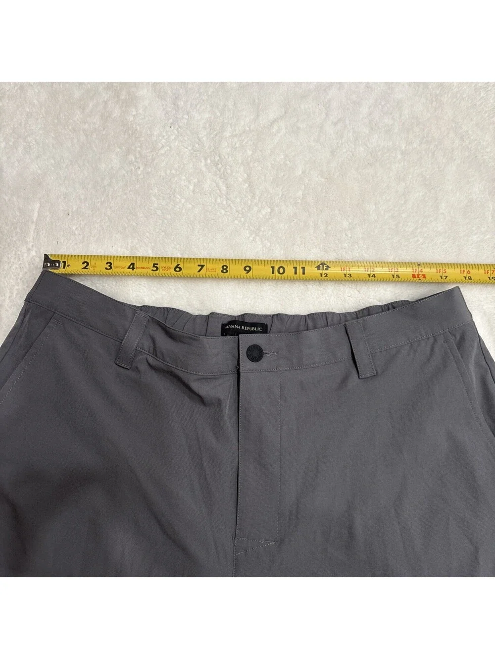 Banana Republic Men's Tech Hybrid Shorts Gray Elastic Waist Size 38 Textured